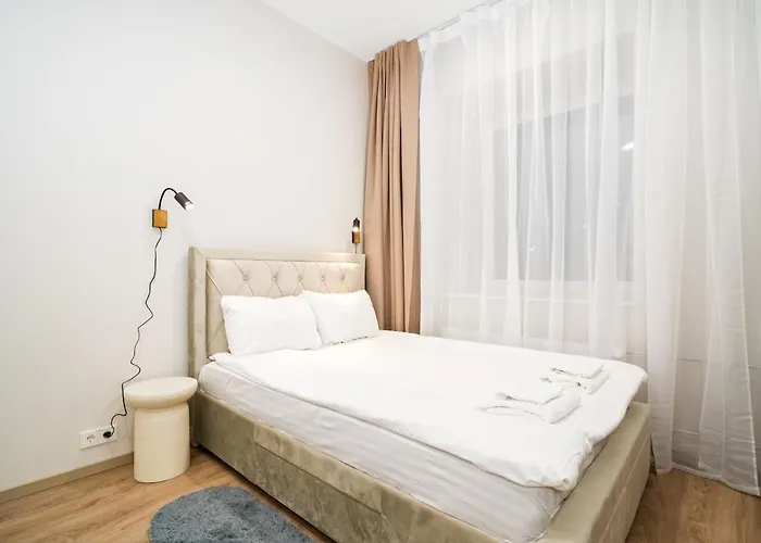 Airport-bus - 13 North - 1 Apartment