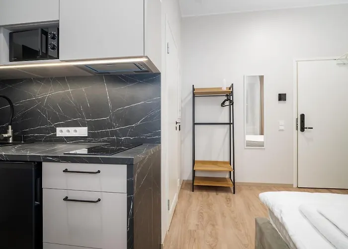 Airport-bus - 13 North - 1 Reval